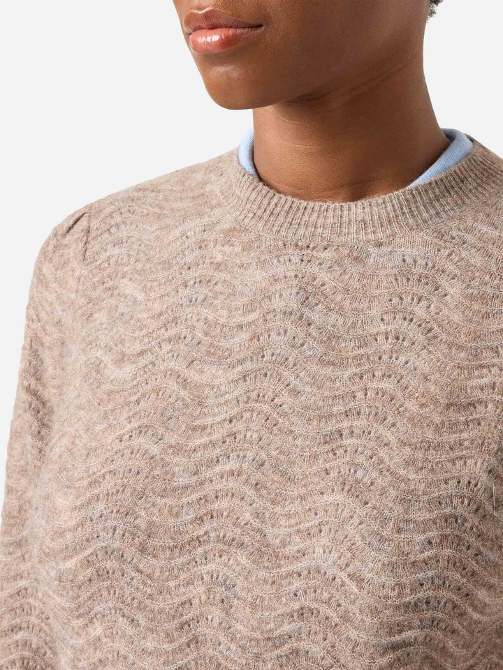 Maglia girocollo Marienne nocciola in morbido misto lana e alpaca con punto onda