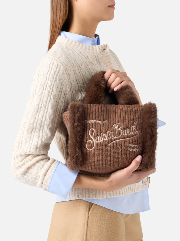 Mini sac Vanity marron en fausse peau lainée côtelée avec poignées en fausse fourrure 