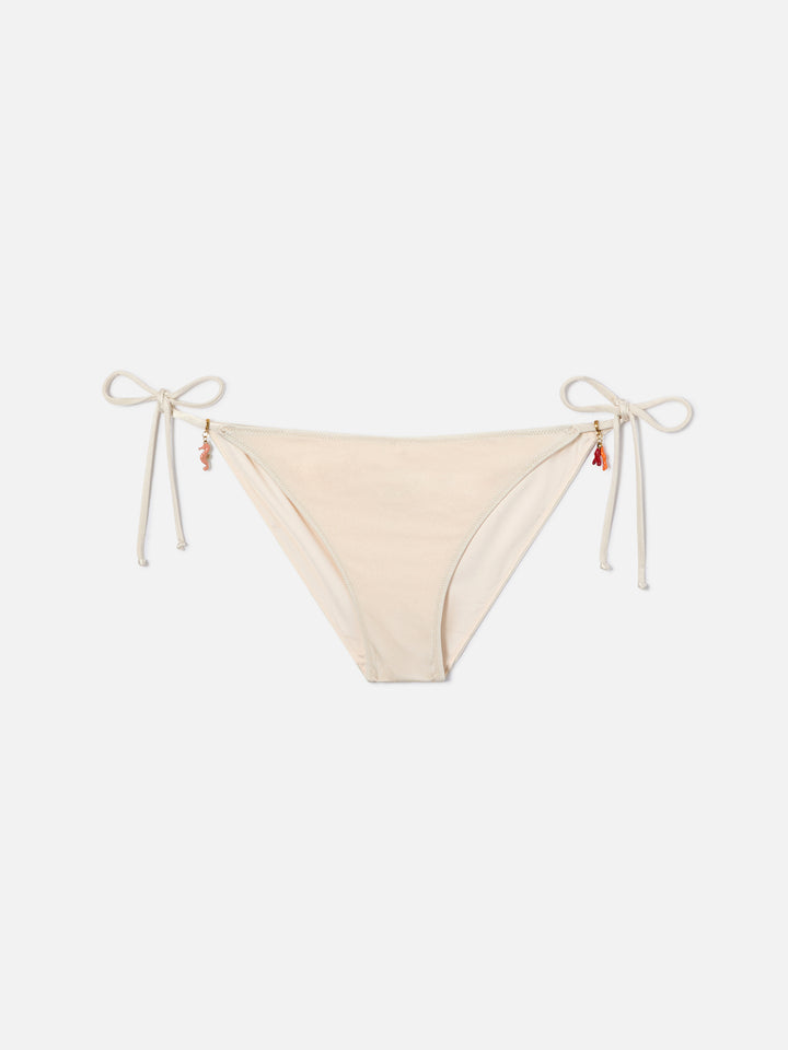 Leah Virgo Bikini in Beige mit glänzendem Finish und Charms 
