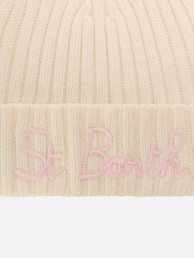 Berretto Wengen panna con ricamo St. Barth rosa