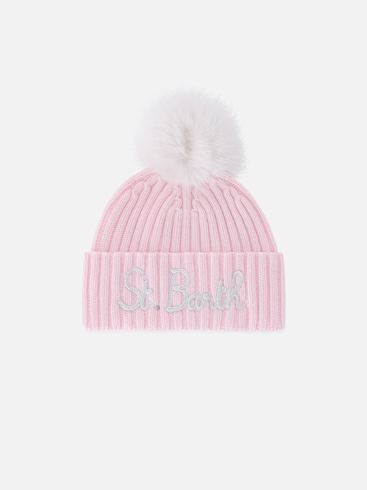 Bonnet Wengen rose avec pompon et broderie St. Barth 
