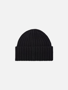 Wengen beanie in cashmere in black with St. Barth embroidery on the turn-up