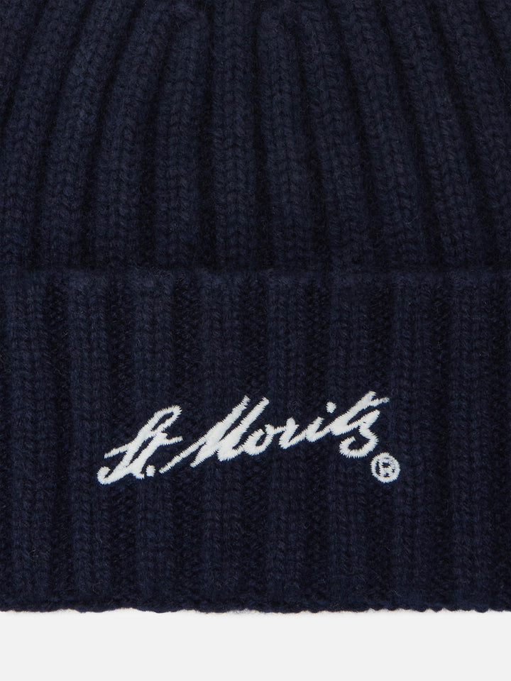 Wengen beanie in cashmere in blue with St. Moritz embroidery