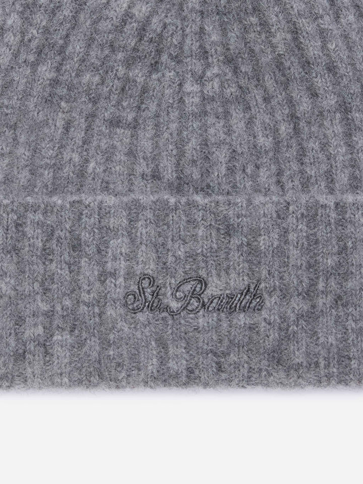 Berretto Wengen grigio in misto alpaca con ricamo logo