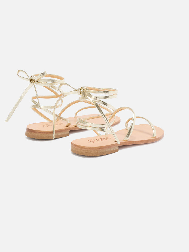 Essentials Zehentrenner aus echtem laminiertem Leder in Gold 