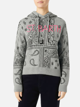 Woman cropped knit hoodie with bandanna print